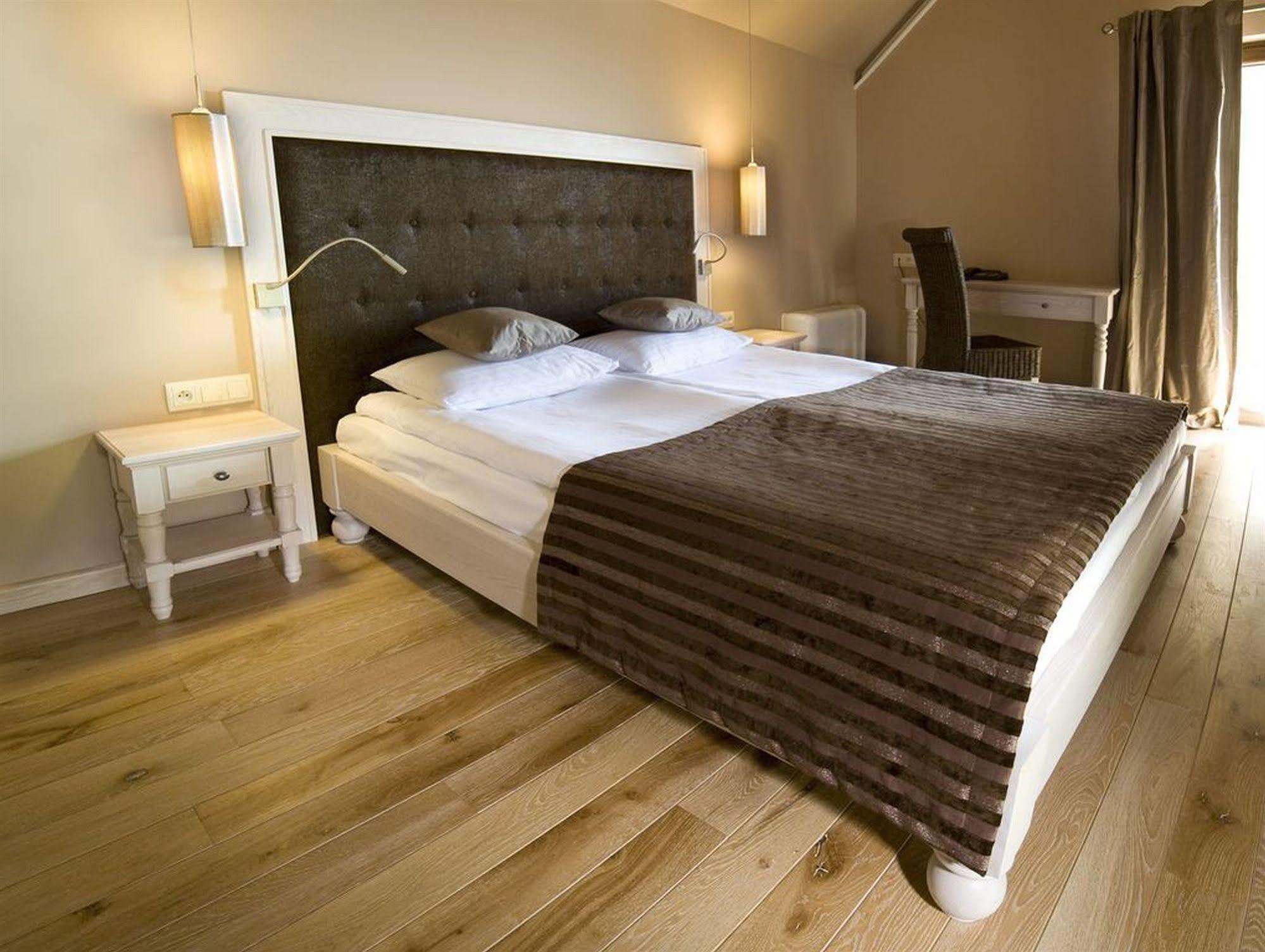Hotel Remes โอปาเลนิซา ภายนอก รูปภาพ