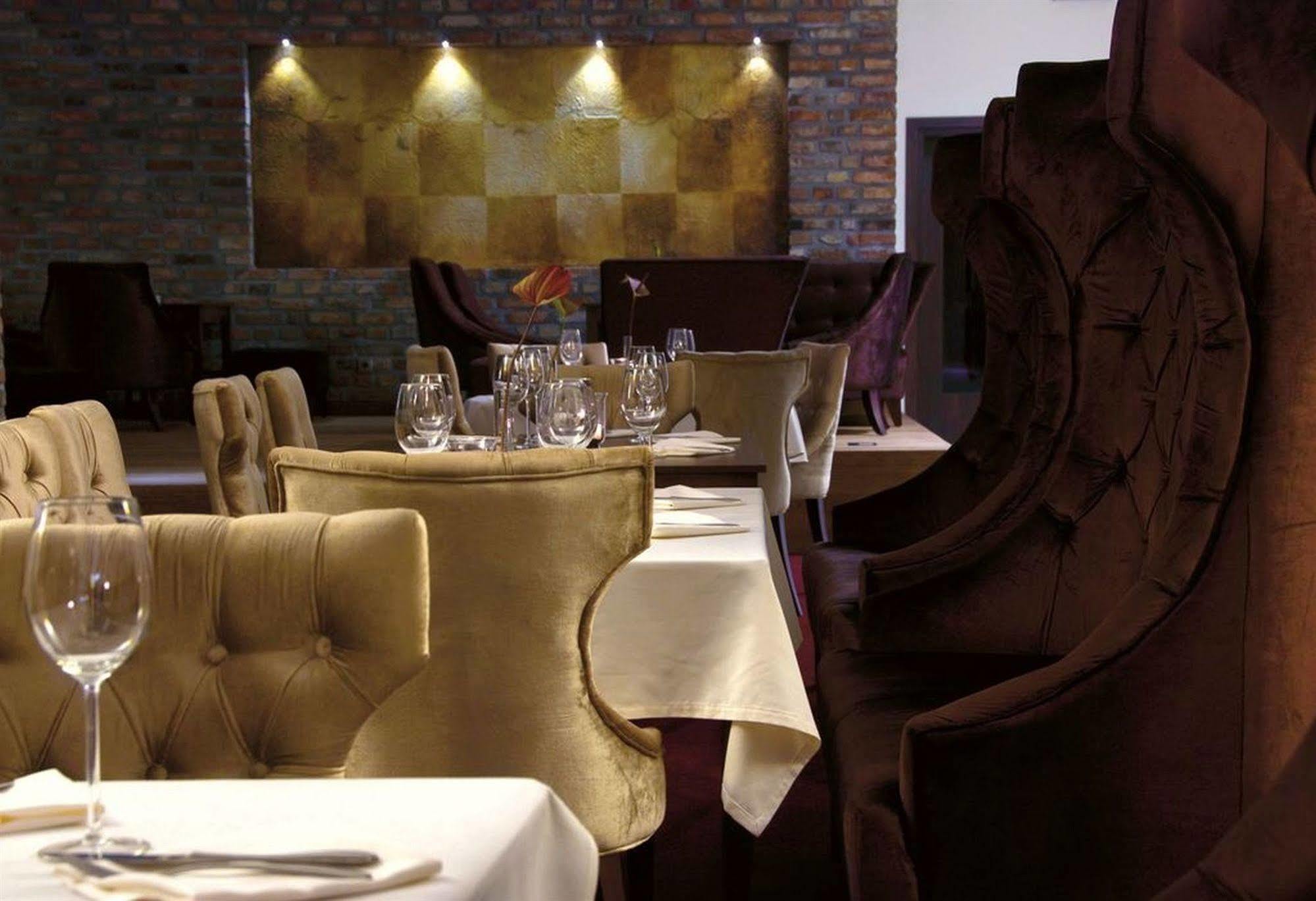 Hotel Remes โอปาเลนิซา ภายนอก รูปภาพ